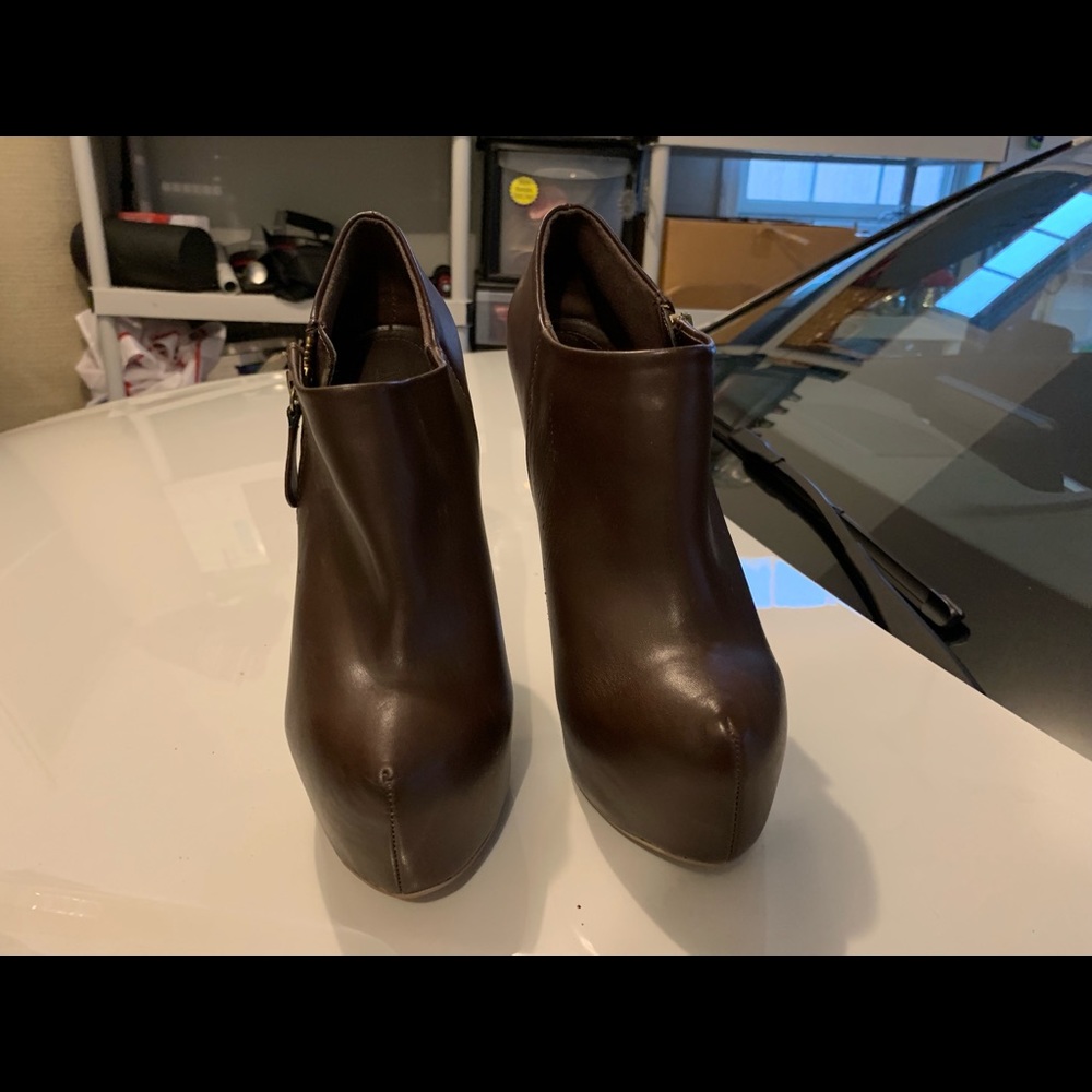 NWOT FOREVER 21 BOOTIE HEELS!!